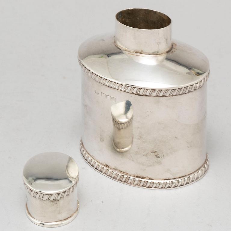 Frederick Augustus Burridge. A silver tea caddy, London 1896.