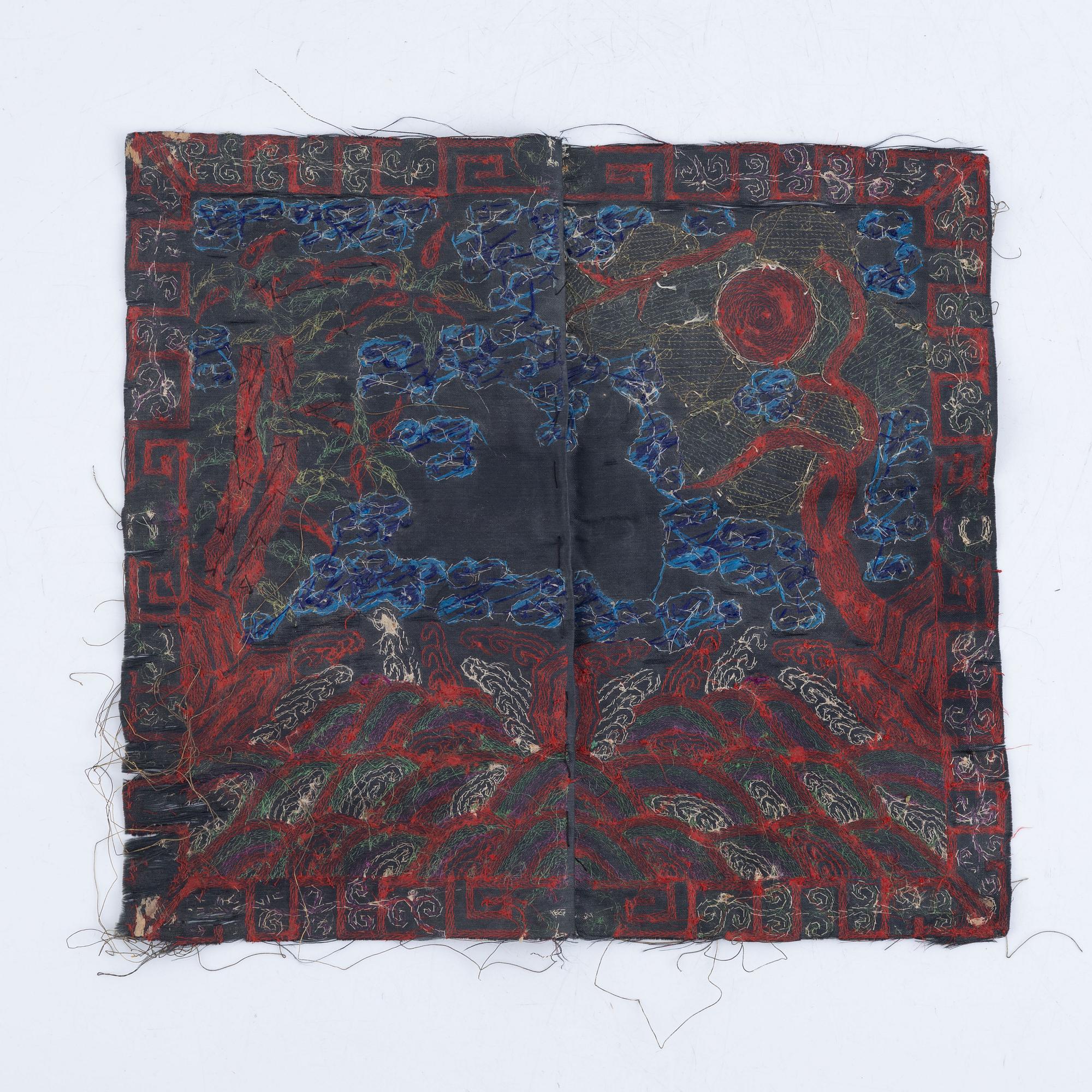 An embroided  silk gold and silver thread rank badge of a crane, Qing dynasty 18th century.