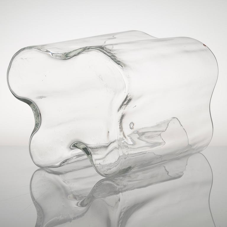 ALVAR AALTO, a signed Alva Aalto '3031' vase for Iittala 1961-1973.