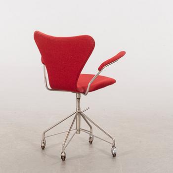ARNE JACOBSEN, "Sjuan", kontorsstol, Fritz Hansen, Danmark, 1900-talets mitt.