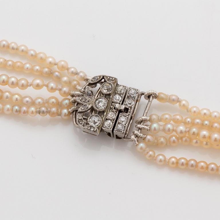 A 5-strand natural saltwater pearl necklace (one pearl cultured) Clasp with diamonds. Certificate from GCS.