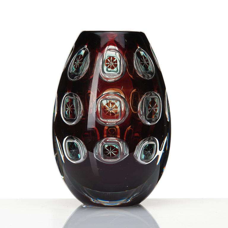 Edvin Öhrström, an 'ariel' glass vase, Orrefors, Sweden 1955.