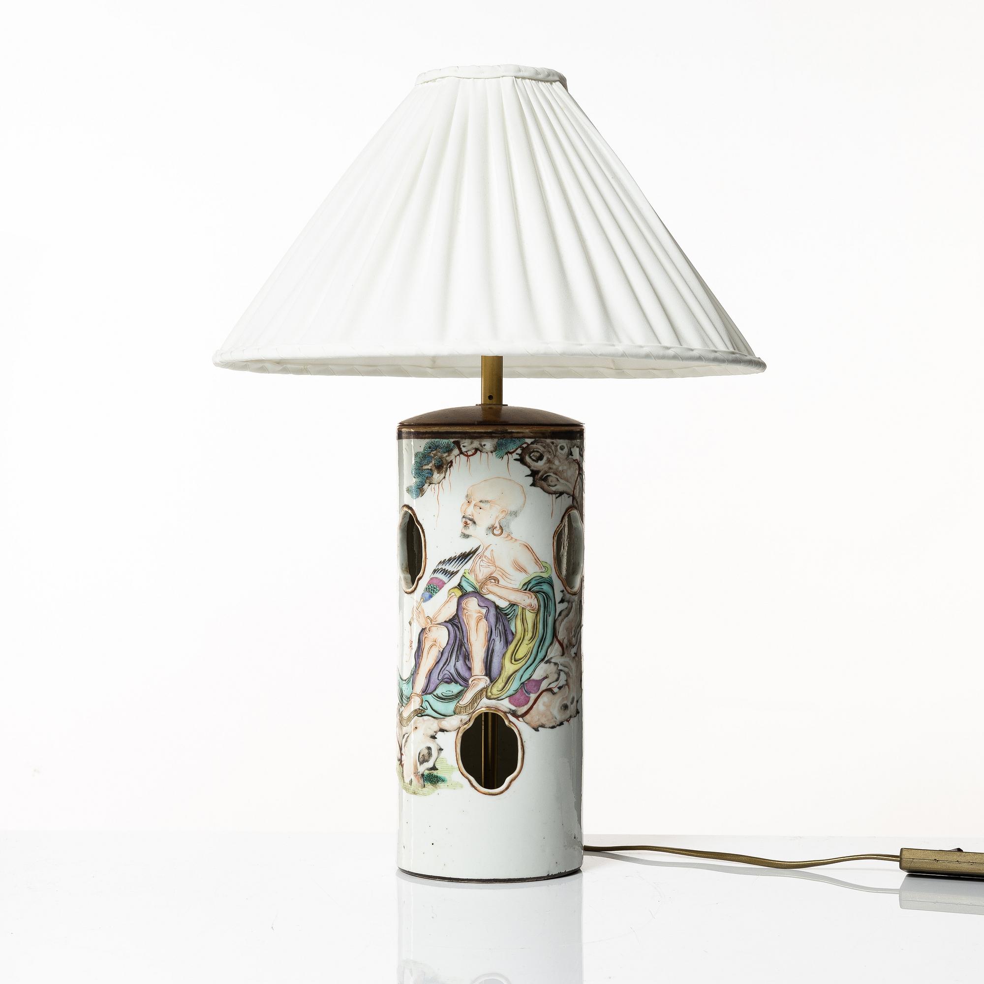 A Chinese porcelain hatstand / table lamp, 20th century.