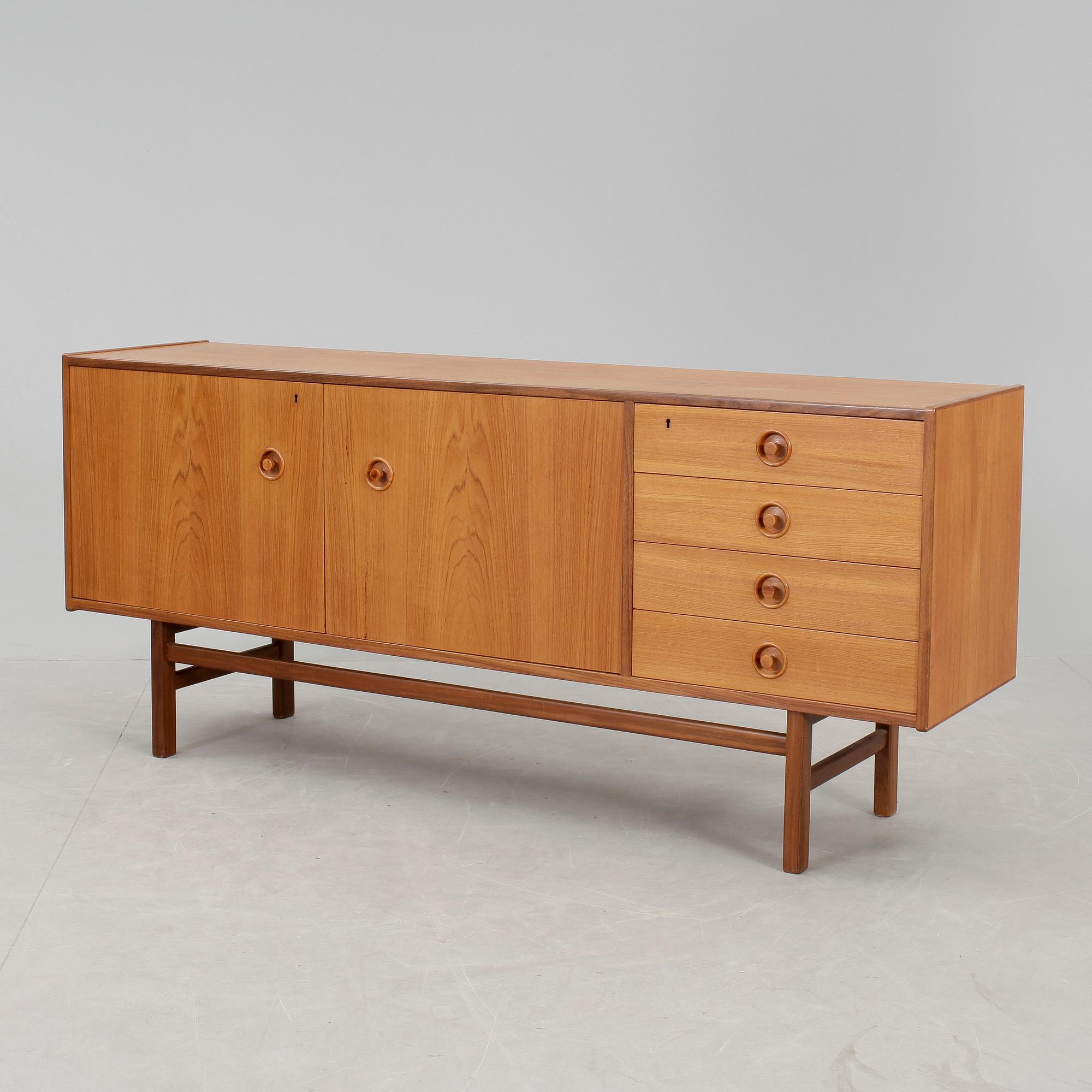 SIDEBOARD, omkring 1900-talets mitt.