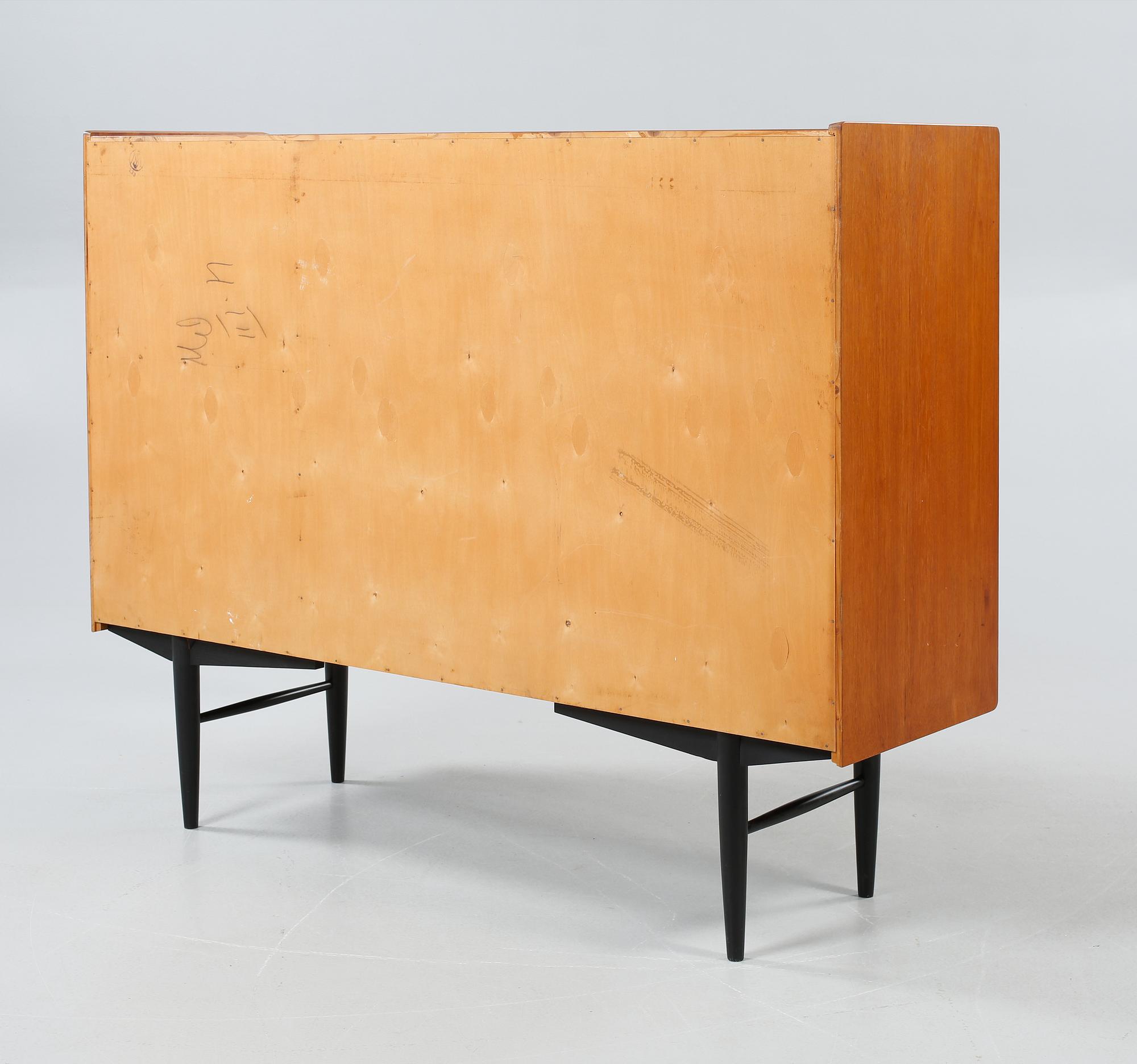 SIDEBOARD, omkring 1900-talets mitt.