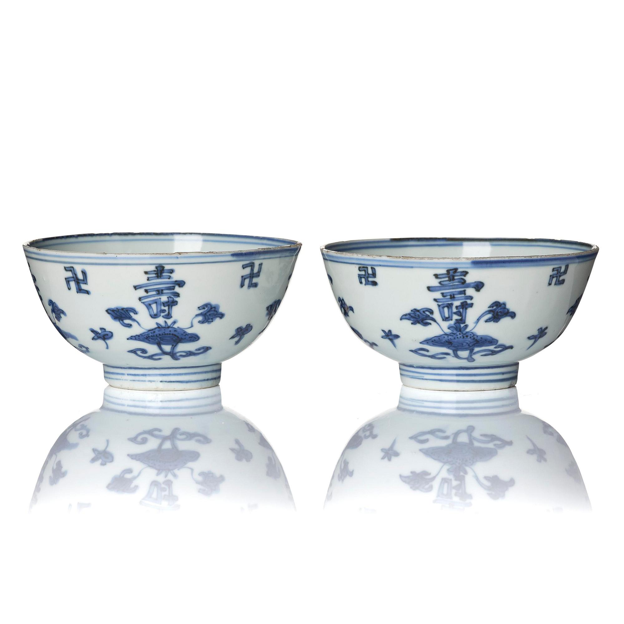 A pair of blue and white 'lotus' bowls, 17th century.