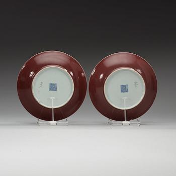 A pair of 'sang de boef' glazed plates, Qing dynasty (1644-1912) with Qianlongs sealmark.