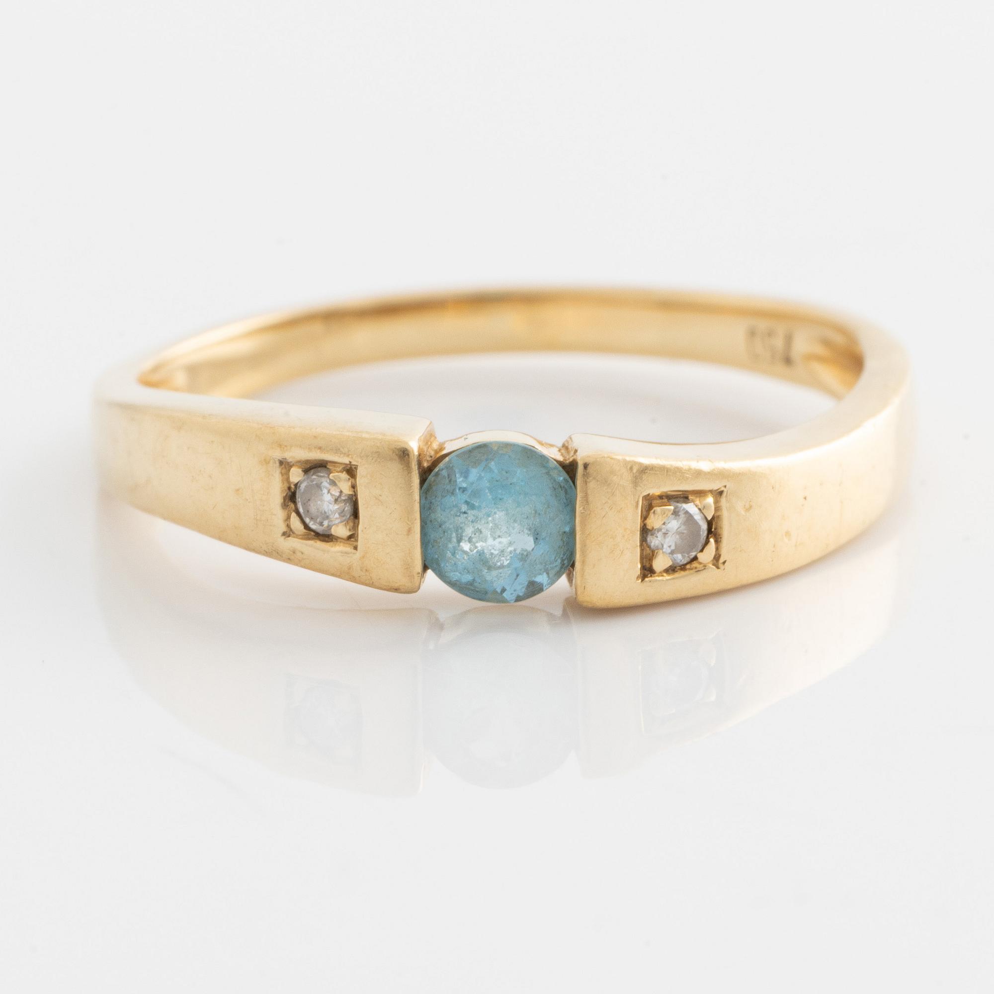 Ring, guld med topas och två små briljantslipade diamanter.