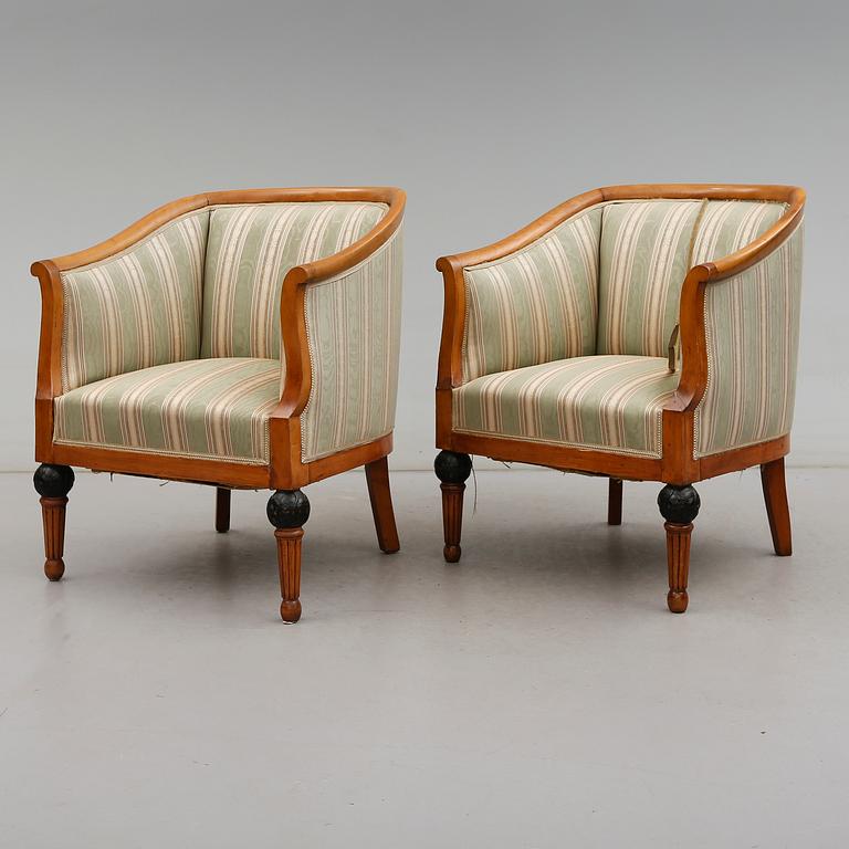 FÅTÖLJER, 1 par, 1900-talets första hälft.