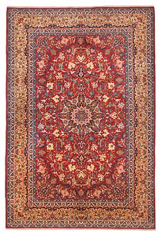 1208. SEMI-ANTIQUE/OLD ESFAHAN. 230 x 156 cm (as well as approximitley 1,5 cm patterned flat weave at each end).