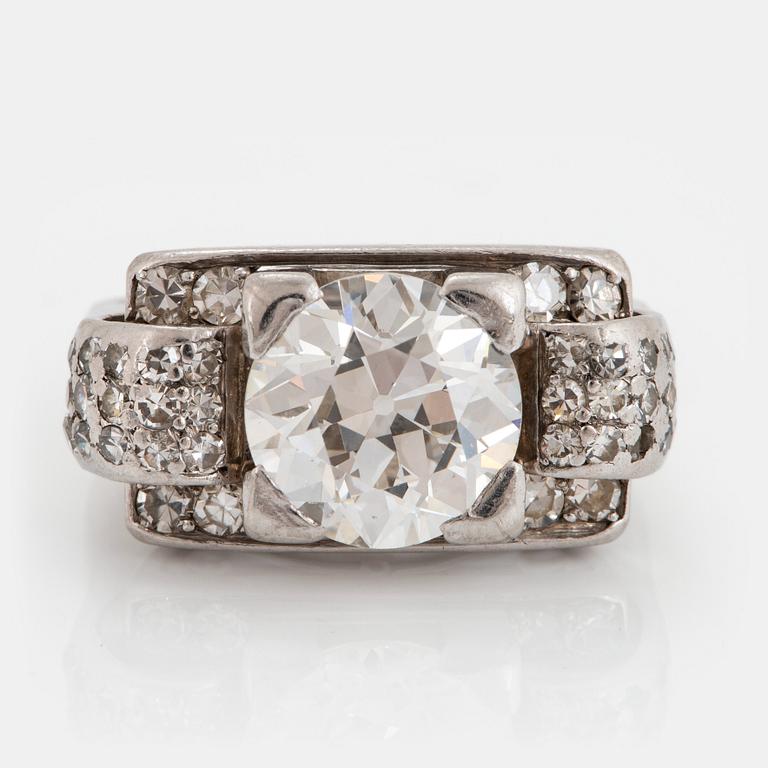 A CF Carlman 18K white gold ring set with an old-cut diamond weight ca 2.10 cts quality ca H/I vs.