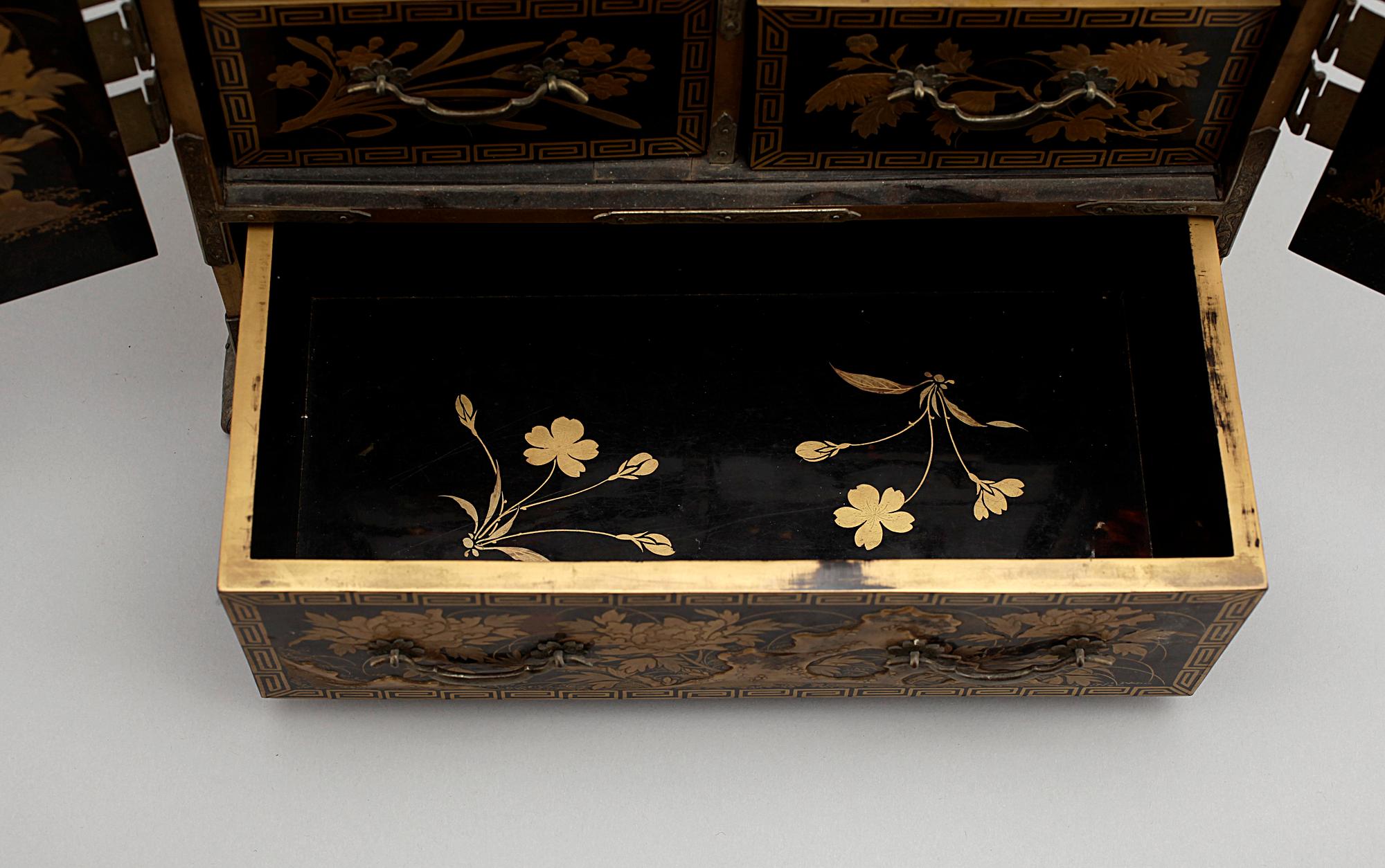 SKÅP, miniatyr, Japan, 1900-talets början.