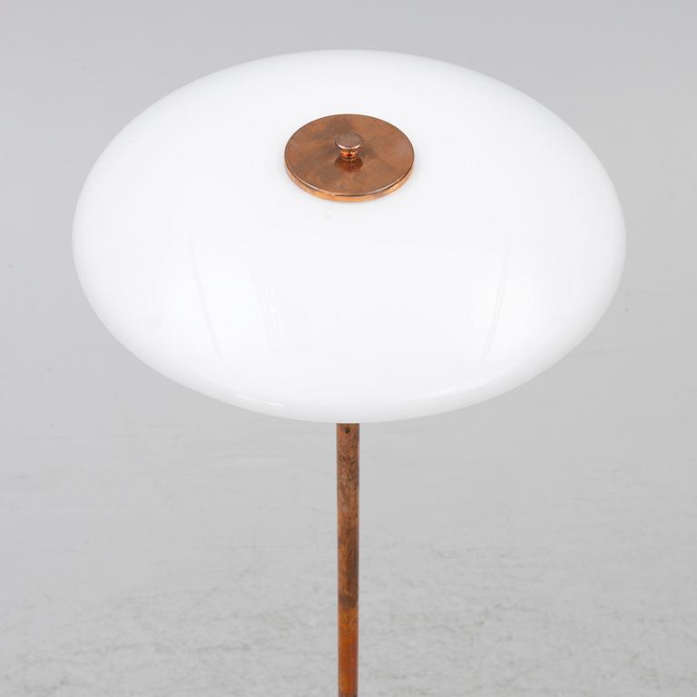 Poul Henningsen, golvlampa, "PH3½-2½.", Louis Poulsen, Danmark, 2000-tal.