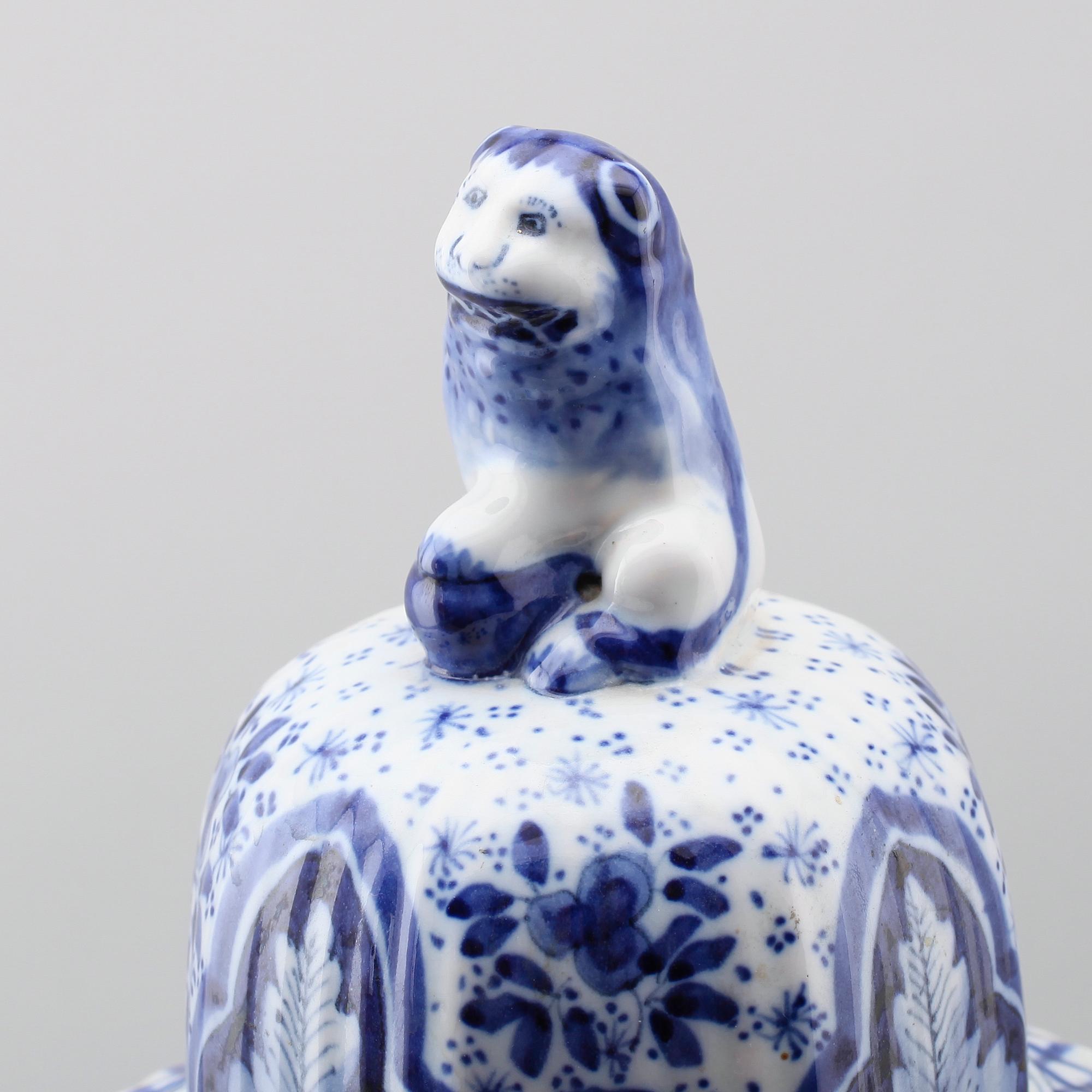 LOCKURNA, fajans, möjligen Delft, 1900-talets första hälft.