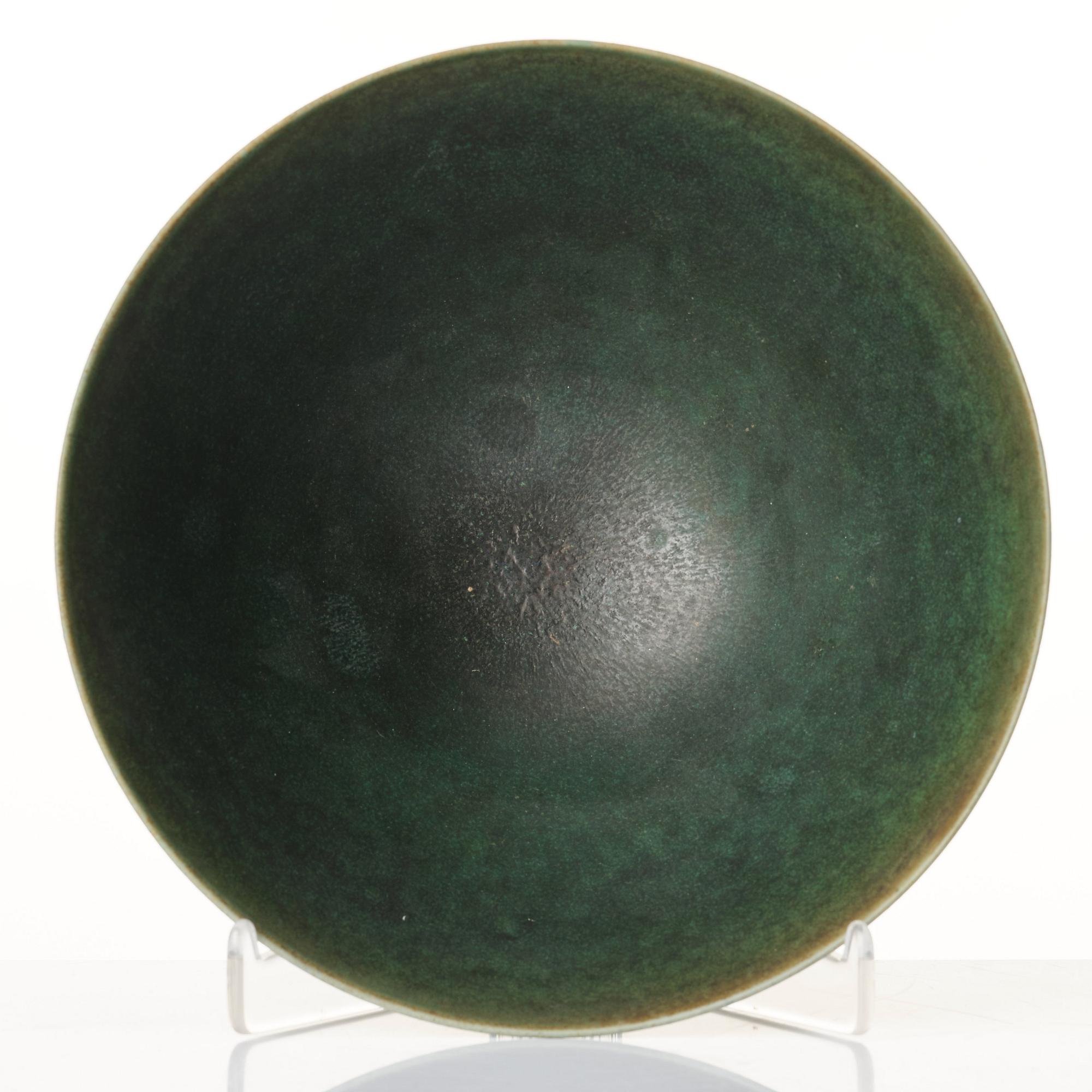 Kyllikki Salmenhaara, a stoneware bowl, Arabia, Finland 1950's.