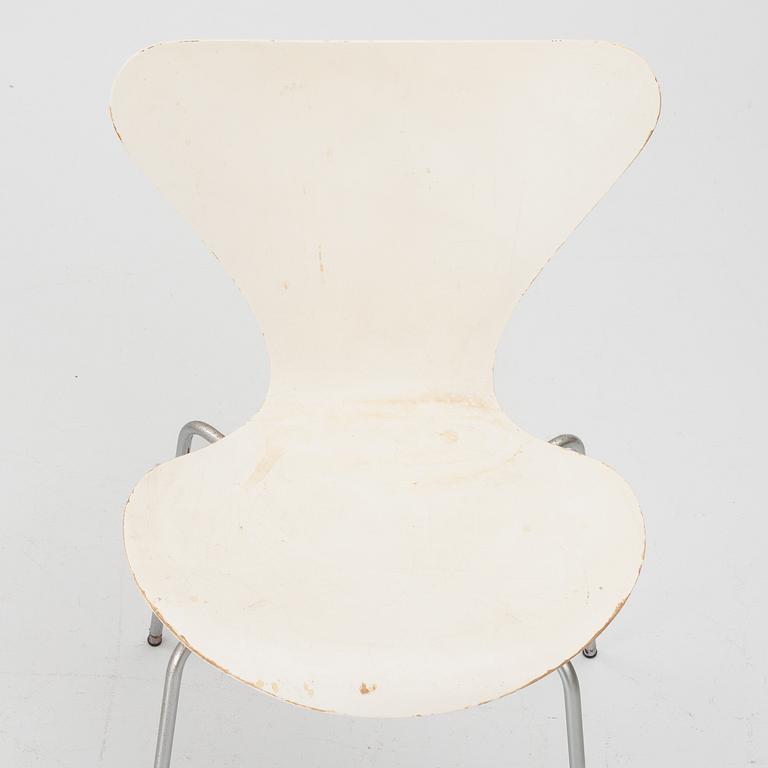 Arne Jacobsen, Four 'Series 7' chairs, Fritz Hansen Denmark 1970.