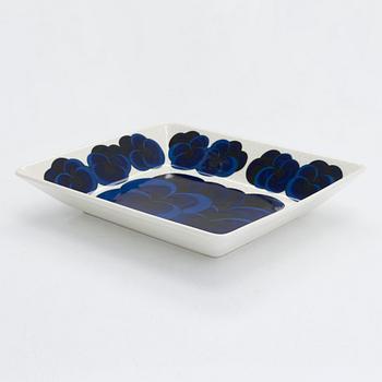 Birger Kaipiainen, a ceramic dish, marked Birger Kaipiainen Arabia Art Made in Finland.