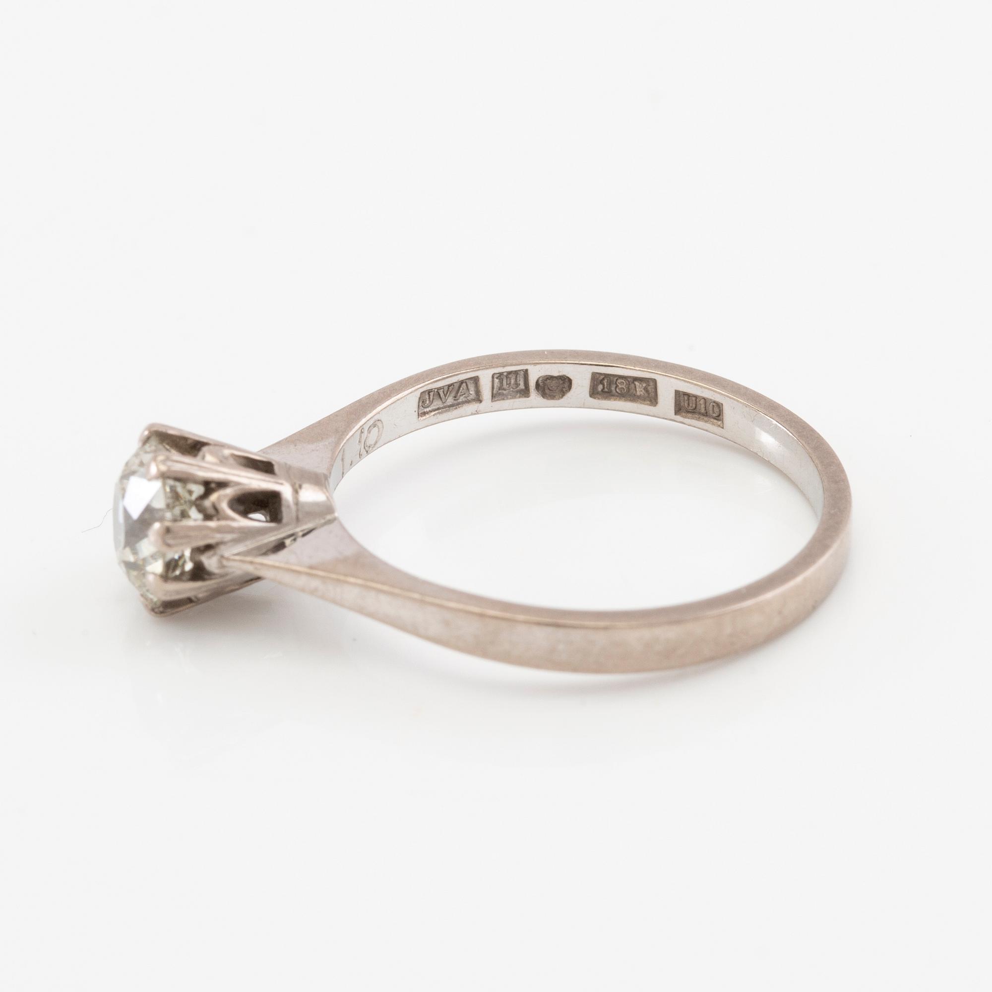 Solitaire ring in 18K white gold with a Very Faint Light Green diamond approximately 1.10 ct.