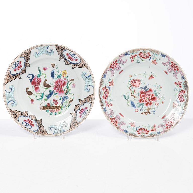 A famille rose dish and 3 plates, Qing dynasty, 18th century.
