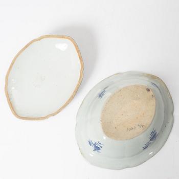Terrin med lock, kompaniporslin, Kina, Qingdynastin, 1800-tal.