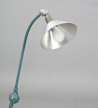 GOLVLAMPA "Triplex-pendel", formgiven av Johan Petter Johansson ca 1919.