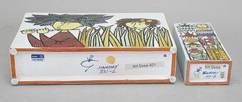 VASER, 2 st, och FAT, "Karneval", Stig Lindberg, Gustavsberg studio, fajans. I produktion 1958-1962.