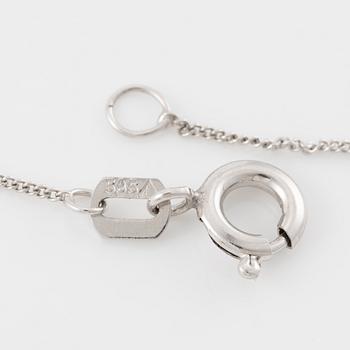 Necklace 14K white gold with sapphire.