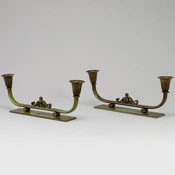 KANDELABRAR, ett par, patinerad brons, Lyfa, Danmark.