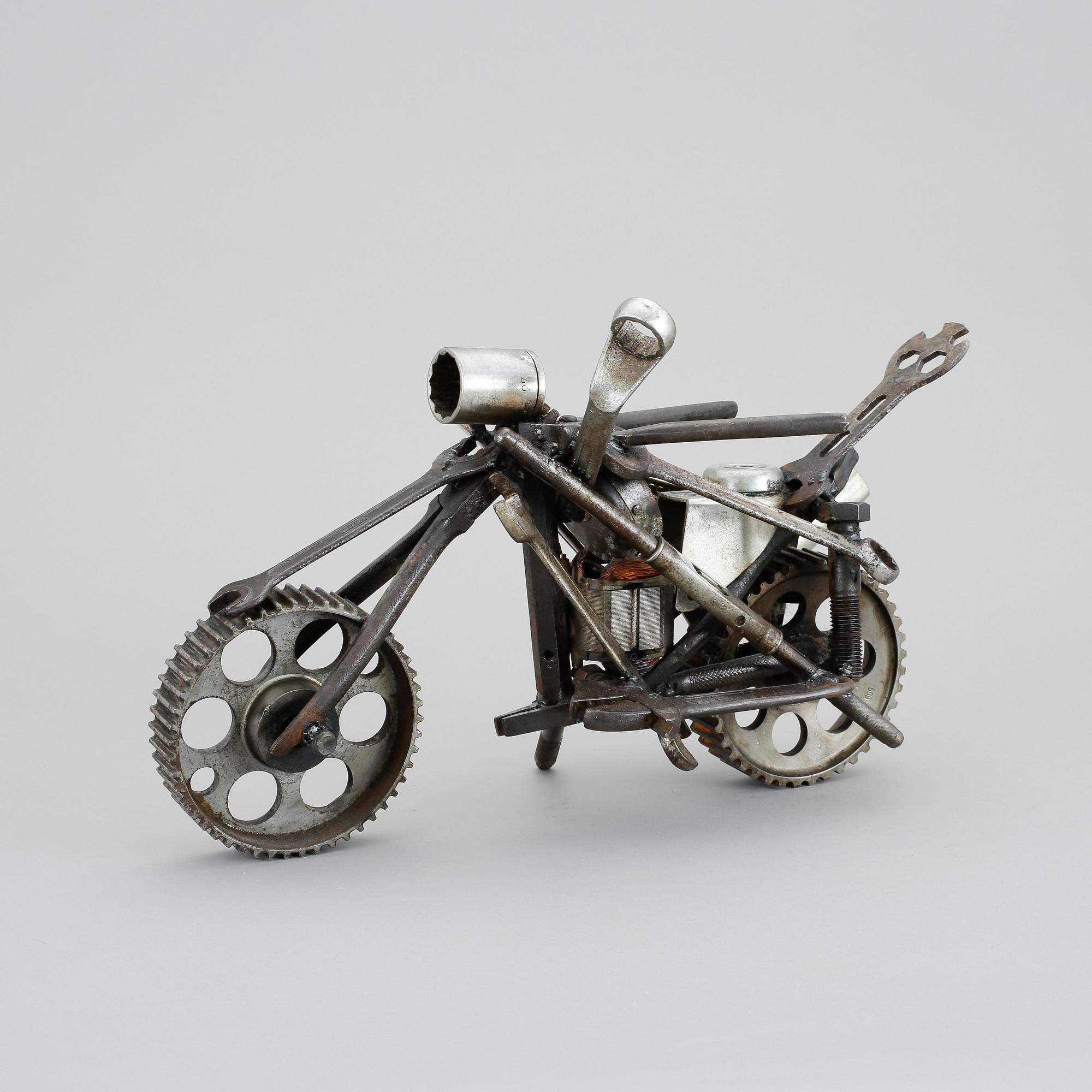 BOB PASTERKAMP, skulptur, metall. Signerad BP.