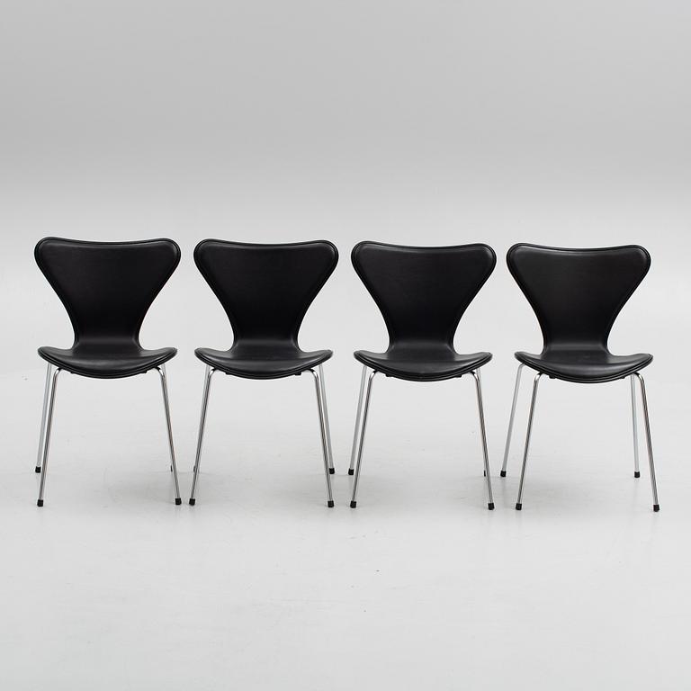 Arne Jacobsen, stolar 4 st, "Sjuan", för Fritz Hansen, Danmark 2021-2022.