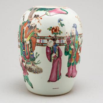 KRUKA, porslin. Kina, Sen Qing omkring 1900.