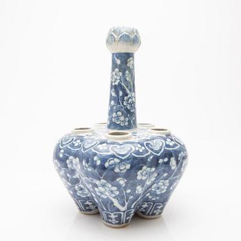 Vases, 2 pcs, China, 19th century.