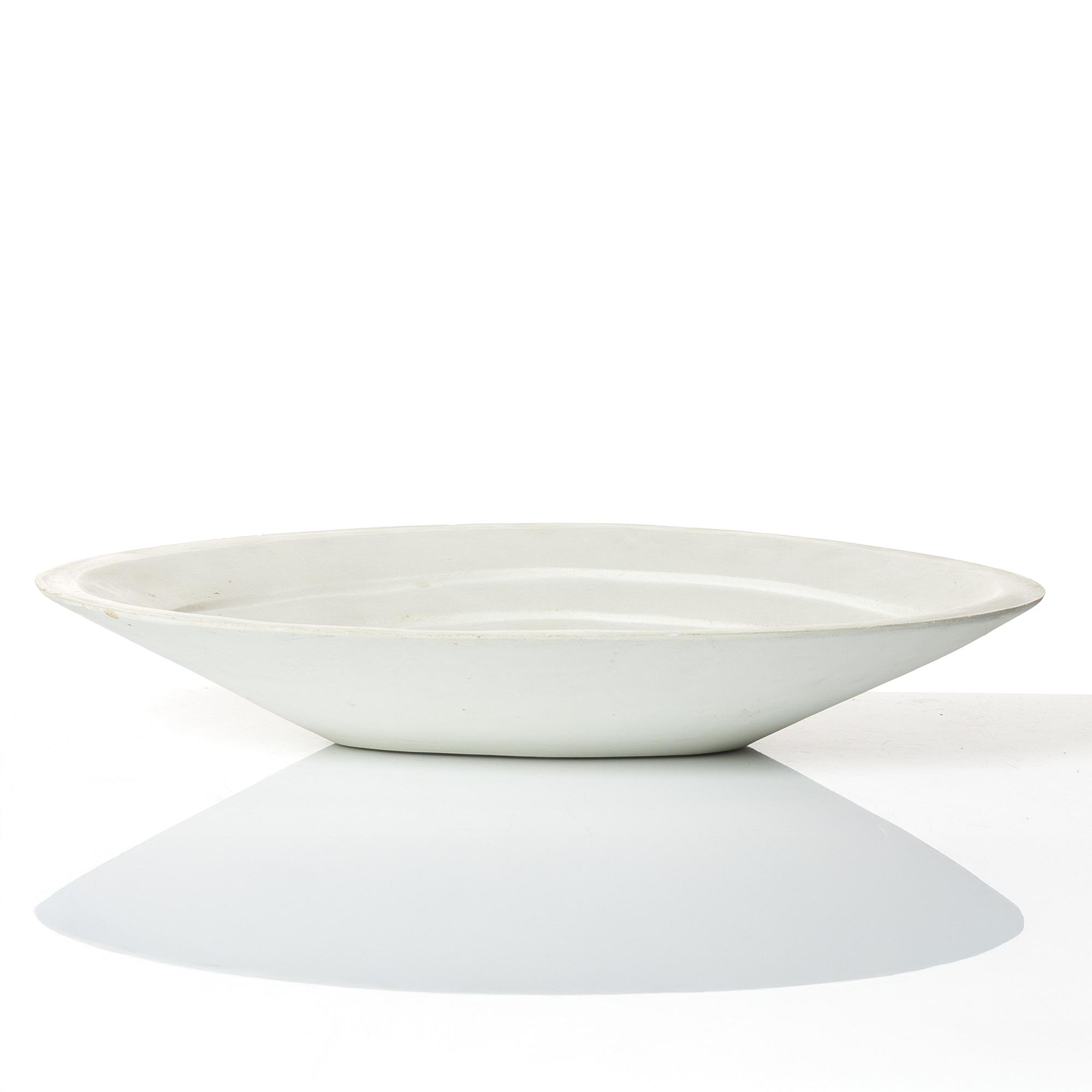 Stina Lindholm, concrete dish, Skulpturfabriken, Sweden.