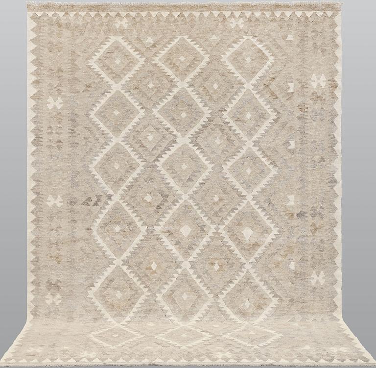 A Kelim carpet, c. 222 x 163 cm.