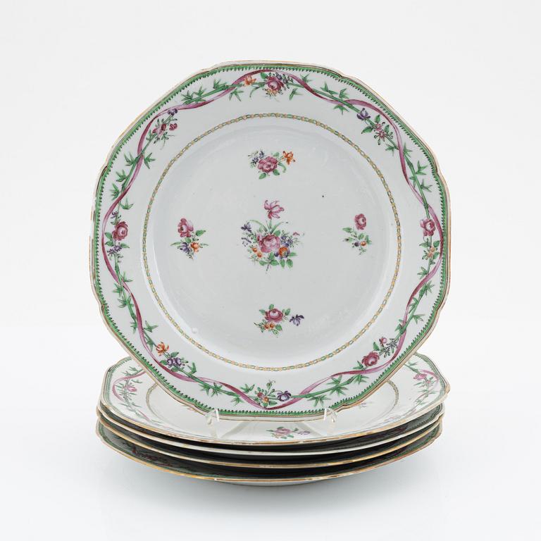 A set of five famille rose dinner plates, Qing dynasty, Qianlong (1736-95).