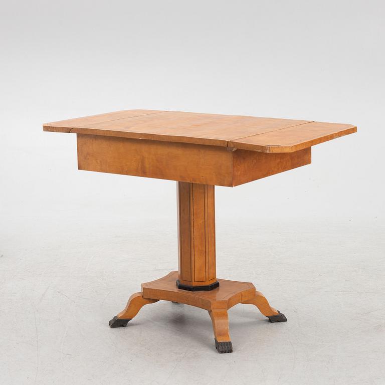 Klaffbord samt ett par stolar, empire, 1800-talets första hälft.
