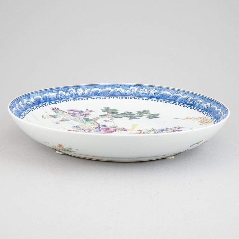 A large Chinese porcelain dish depicting the eight immortals, second half of the 20th century.
