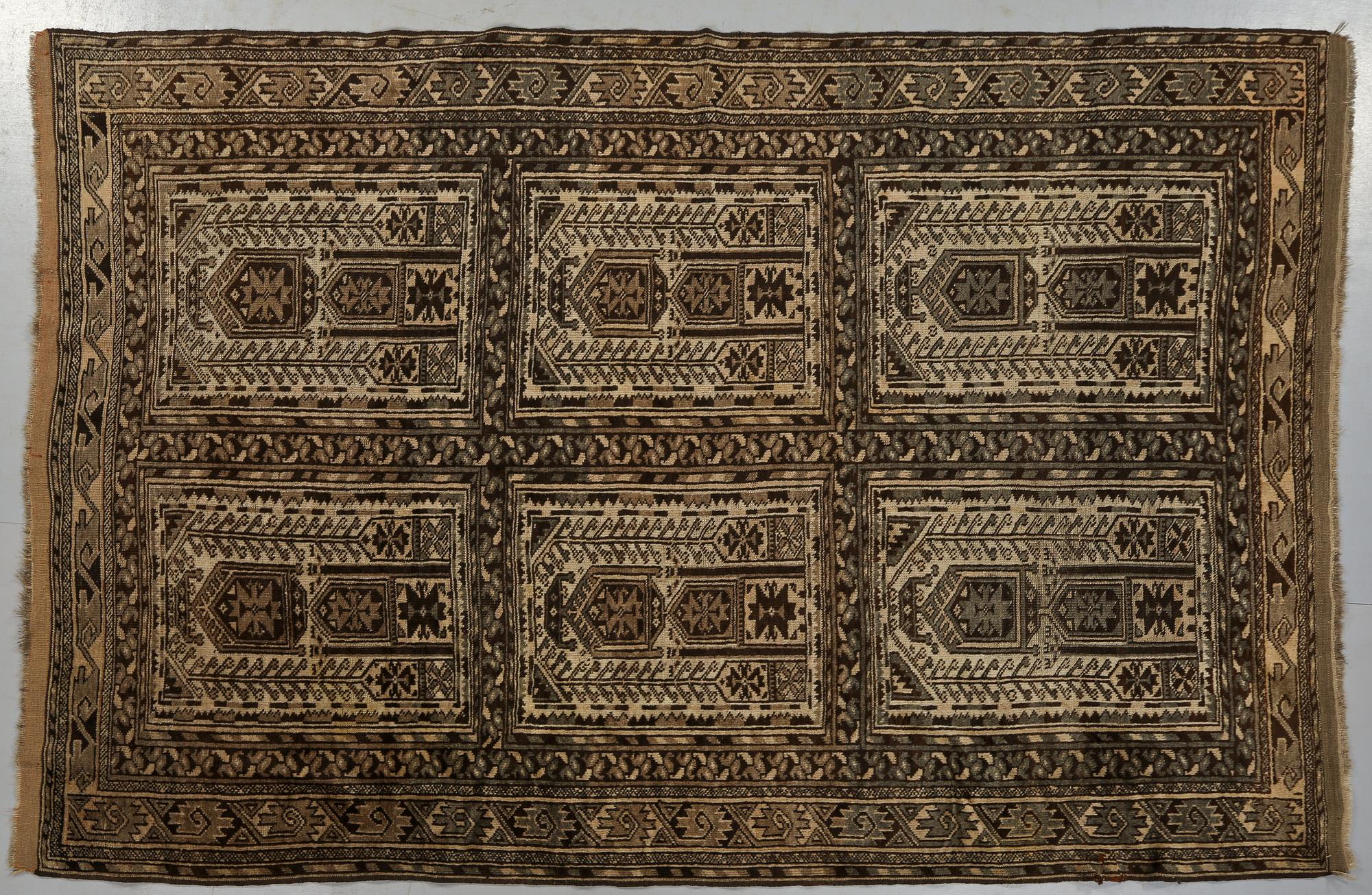 MATTA, afgahn, semiantik, 248 x 150 cm.