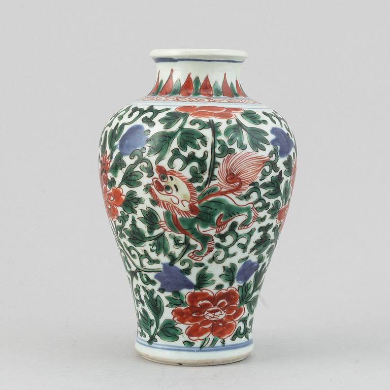 A wucai Transitional vase, 17th Century.