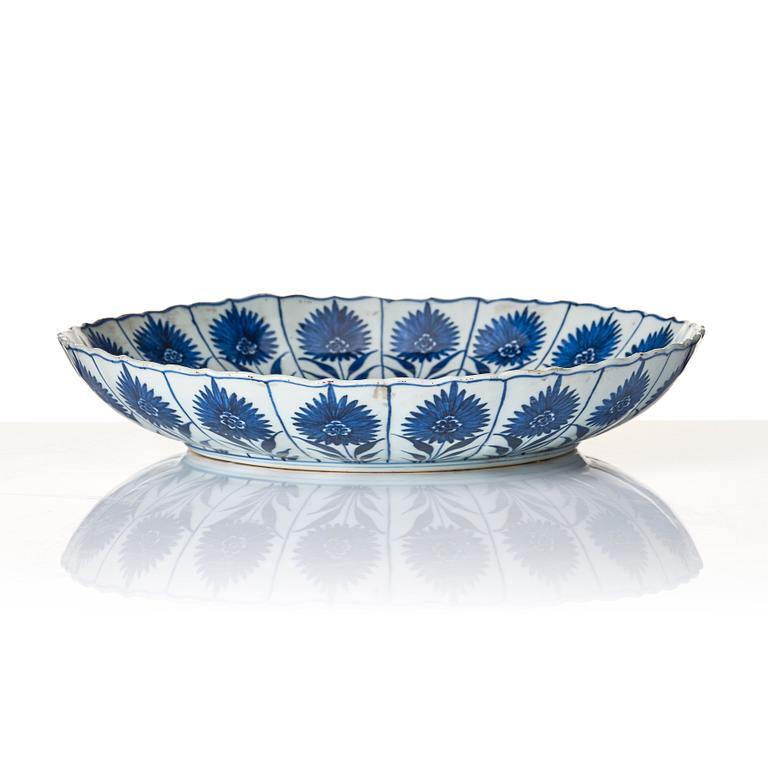 A blue and white 'Aster dish', Qing dynasty, Kangxi (1662-1722).