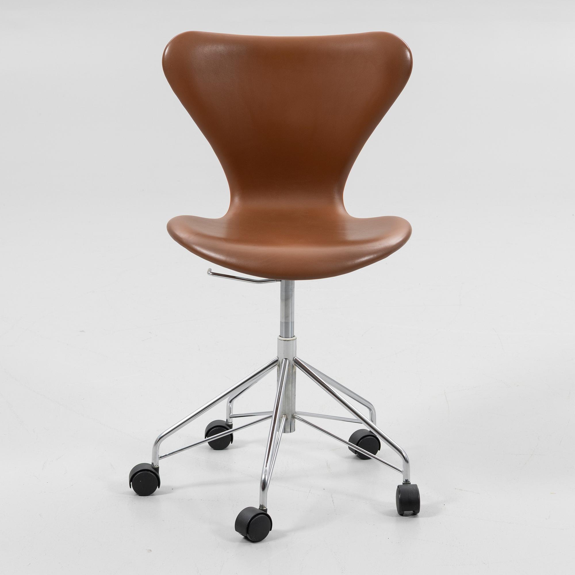 Arne Jacobsen, Office chair, model 3117, "The Seven", Fritz Hansen, Denmark, 1993.