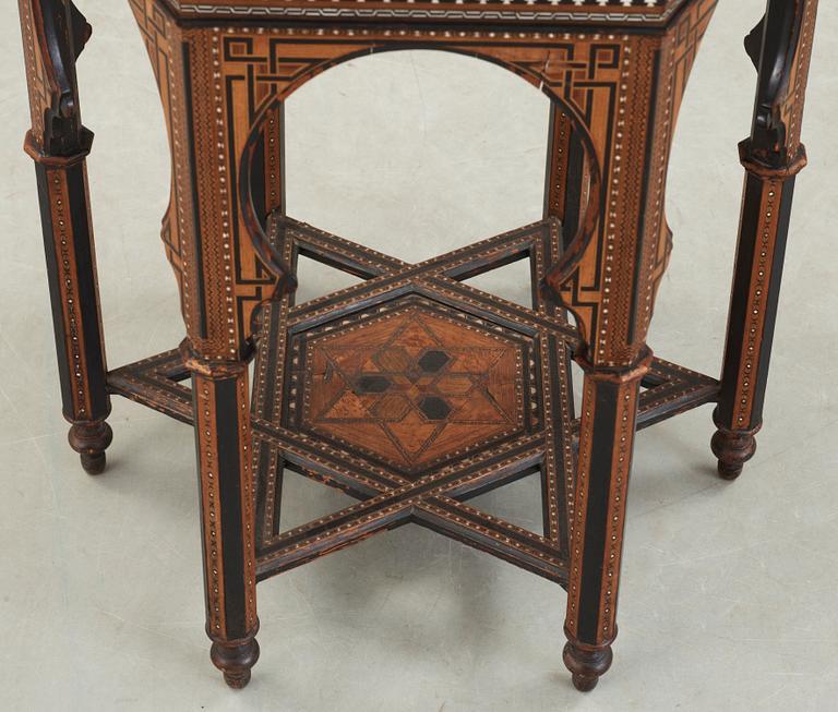 BORD, orientaliskt, 1800/1900-tal.