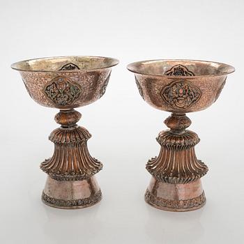 Voiamppupari, Tiibet, kupari, hopeoitu koristelu. 1800-luku.