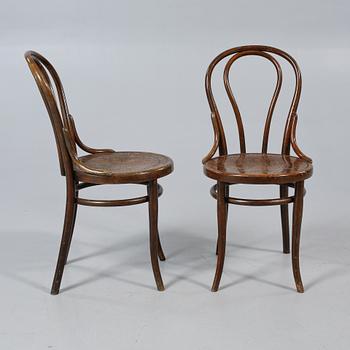 STOLAR, ett par, Thonet, stämpelmärkta, 1900-talets första del.