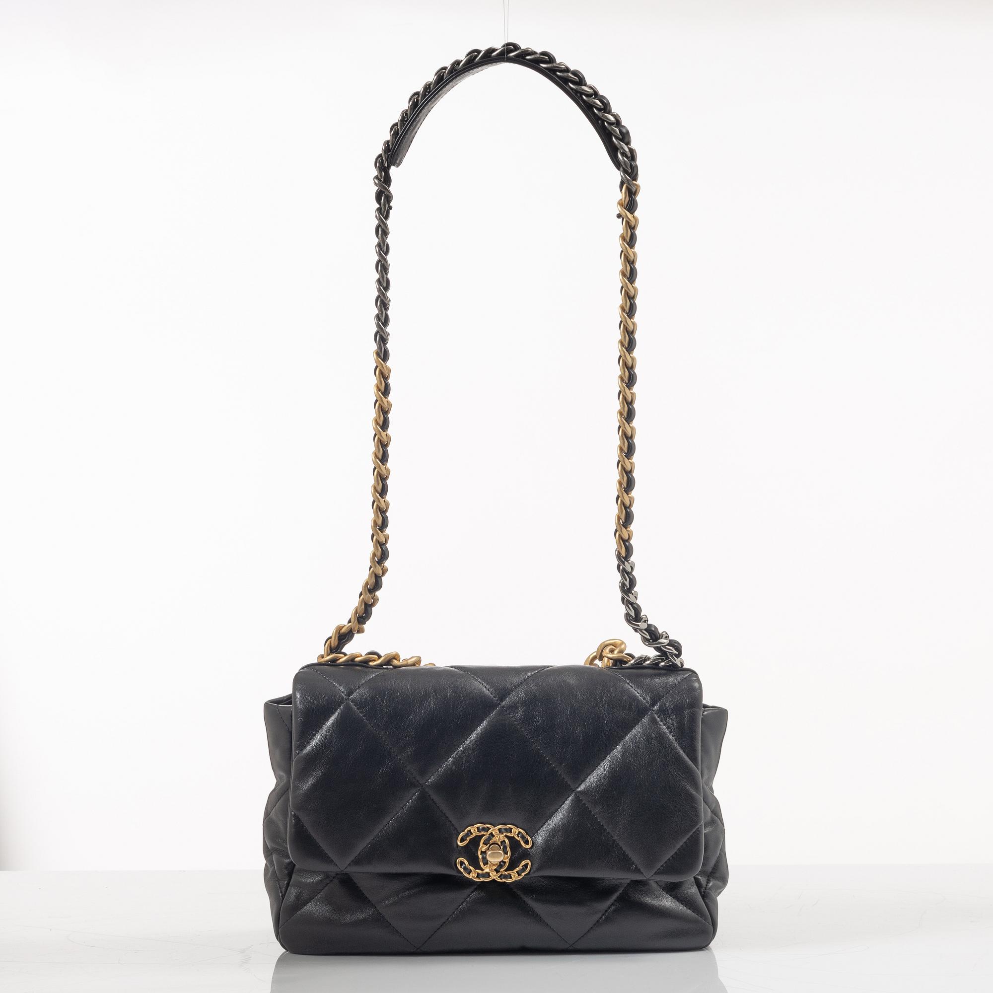 Chanel, bag, "19 Medium Flap Bag".