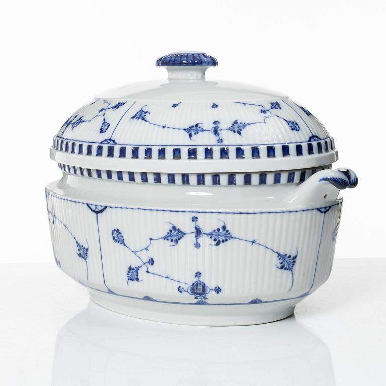 Terrin med lock, porslin, Royal Copenhagen, "Musselmalet", tidig modell, 1800-tal.