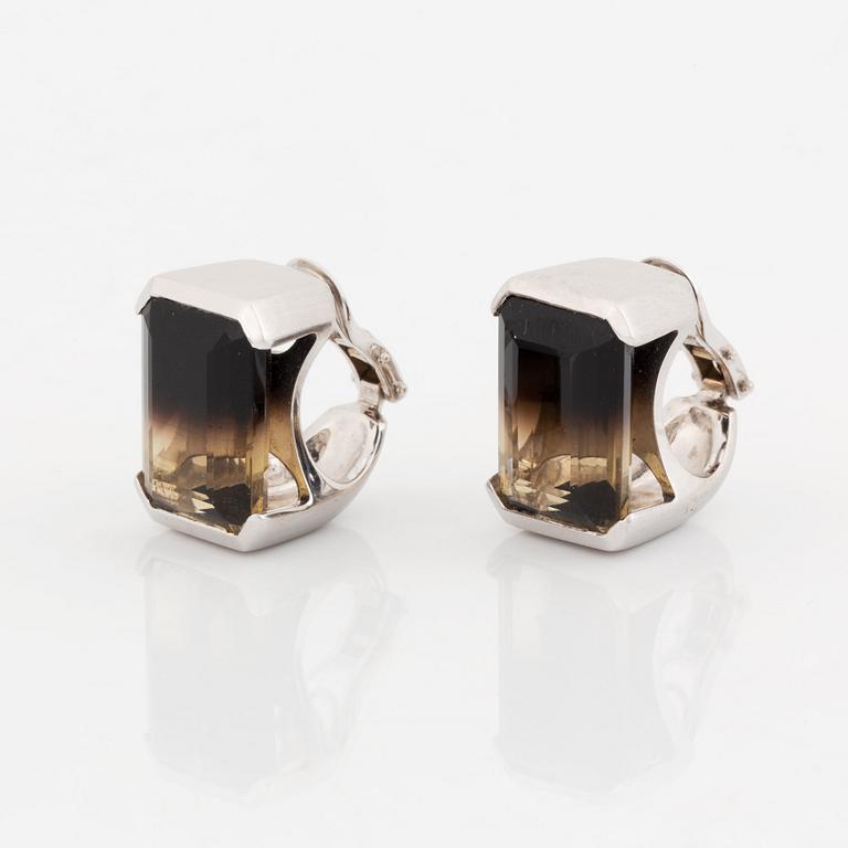A pair of Tina Karlsson earrings in 18K white gold set with facted quartz.