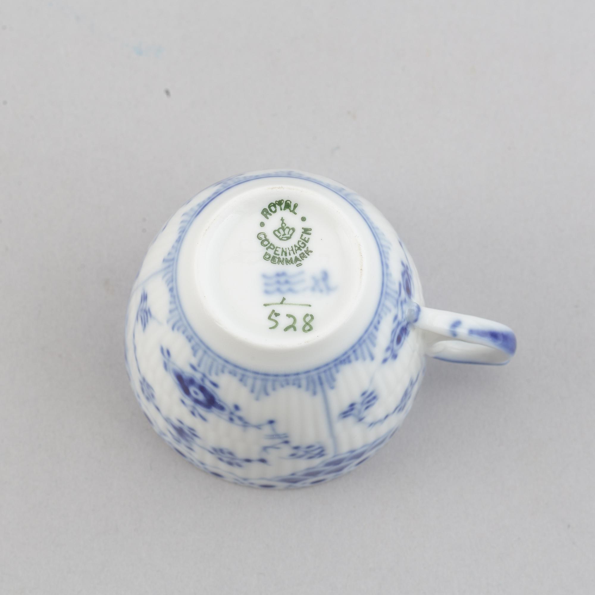 A 19 pcs coffee service 'Musselmalet' from Royal Copenhagen.