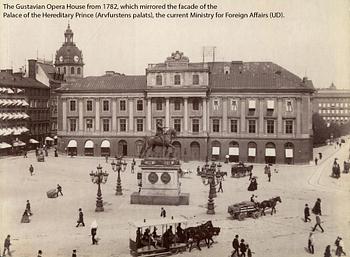 LÄKTARLAMPETTER,  för ett ljus, ett par, från Gustav III:s opera (1782-1892), utförda på 1800-talet.