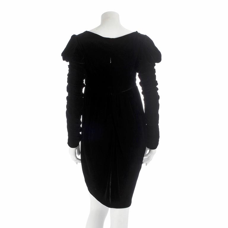 NORMA KAMALI, a black velvet dress. Size US 8.